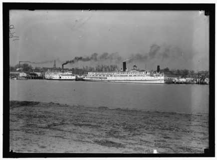 Ships on Potomac River: Three Rivers, left, and Northland, right; U. S. Capitol dome visible in distance.