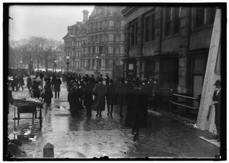 Street Scene near 17th Street And State, War & Navy Building, Washington, DC, between 1913 and 1918.