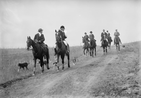 Edgewood Hunt - Walter Tuckerman Murphy; Ed Gorhan; Mrs. Bowen; Col. Thompson; Miss Tiernan; J.O. Evans, 1912.