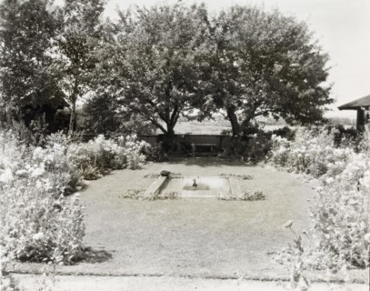 Indian Ridge, Dr. Francis Bishop Harrington house, 166 Argilla Road, Ipswich, Massachusetts, 1926. Creator: Frances Benjamin Johnston.