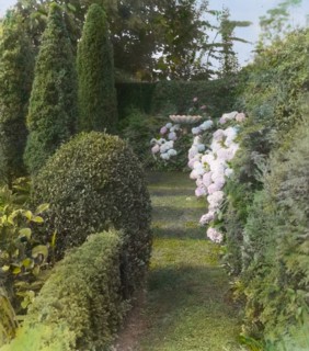 Gardenside, Frederick Augustus Snow house, Ox Pasture Road, Southampton, New York, c1914. Creator: Frances Benjamin Johnston.