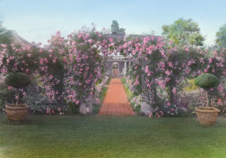 The Fens, Lorenzo Easton Woodhouse house, Huntting Lane, East Hampton, New York, 1914. Creator: Frances Benjamin Johnston.
