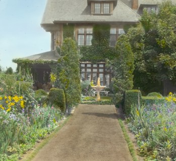 Dr. Peter Brown Wyckoff house, Gin Lane, Southampton, New York, 1914. Creator: Frances Benjamin Johnston.