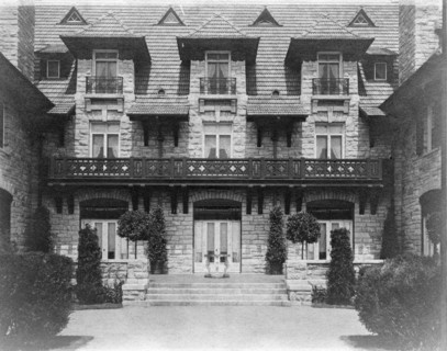 Center part of facade of home of Edmund Cogswell Converse, Greenwich, Connecticut, 1908. Creator: Frances Benjamin Johnston.