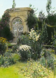 Millefiori, Albert Barnes Boardman house, Great Plains Road and Coopers Neck..., New York, 1914. Creator: Frances Benjamin Johnston.