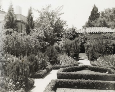 Wellington Stanley Morse house, 450 South San Rafael Avenue, Pasadena, California, 1917. Creator: Frances Benjamin Johnston.