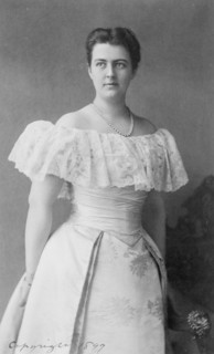 Mrs. Frances Folsom Cleveland, three-quarter-length portrait, standing, facing left, c1897. Creator: Frances Benjamin Johnston.