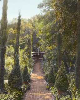 Mrs. Francis Lemoine Loring house, 700 South San Rafael Avenue, Pasadena, California, 1917. Creator: Frances Benjamin Johnston.