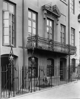 Charlotte Hunnewell Sorchan house, Turtle Bay Gardens, 228 East 49th Street, New York, 1920. Creator: Frances Benjamin Johnston.