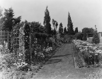 Beacon Hill House, Arthur Curtiss James house, Newport, Rhode Island., 1917. Creator: Frances Benjamin Johnston.