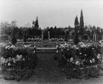 Beacon Hill House, Arthur Curtiss James house, Newport, Rhode Island, 1917. Creator: Frances Benjamin Johnston.