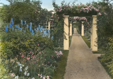 Hammersmith Farm, Hugh Dudley Auchincloss house, Harrison Avenue, Newport, Rhode Island, 1917. Creator: Frances Benjamin Johnston.