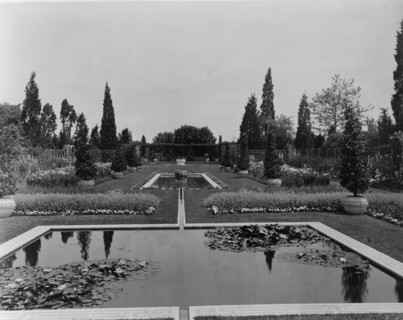 Beacon Hill House, Arthur Curtiss James house, Beacon Hill Road, Newport, Rhode Island, 1917. Creator: Frances Benjamin Johnston.