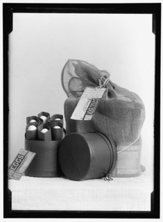 Egg box, between 1909 and 1923. Creator: Harris & Ewing.