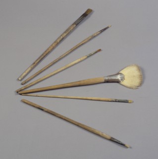 Brushes of different sizes, before 1932.