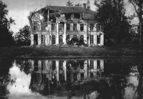 ''Le Chateau de Boesinghe, pres D'Ypres.', 1916. Creator: Unknown.