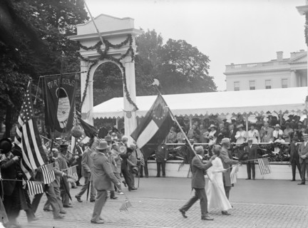 Confederate Reunion - W.E. Payne, with Battle Flag, 1917. Creator: Harris & Ewing.