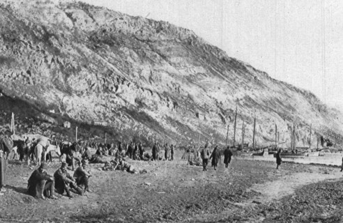 ''Sur la Cote Albanaise, a Saint-Jean-De-Medua; troupes serbes sur la plage.', 1916. Creator: Samson Tchernoff.