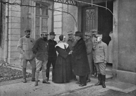 'La Croix de Guerre de Soeur Louise, de Nancy; on felicite la vaillante superieure de..., 1916. Creator: Unknown.