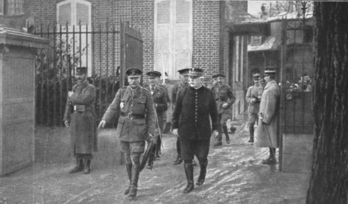 'Le Nouveau Commandant en Chef des Armees Britanniques en France; Visite de Sir Douglas..., 1916. Creator: Unknown.