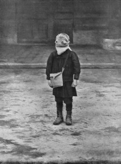 'Un petit ecolier de Reims; comment, dans une ville ouverte, il faut proteger les enfants..., 1916. Creator: Unknown.