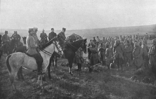 'Les defenses de Salonique inspectees par le general Sarrail; les felicitations du general..., 1916. Creator: Hubert Jacques.
