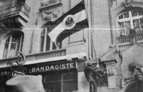 'Deux incidents en Suise; Trois Instantanes de l'incident du drapeau Allemand...', 1916. Creator: Unknown.