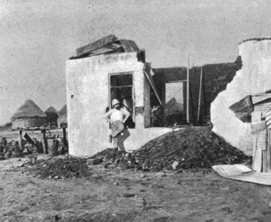 'La conquete du Cameroun; L ans l'interieur du poste allemand de Caroua..., 1915. Creator: Unknown.