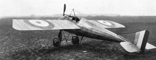 'Monoplan Morane-Saulnier du type qu'employaient Garros et gilbert, arme d'une..., 1916. Creator: Unknown.