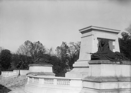 Grant Memorial at Capitol - Lions Around Pedestal For Grant Statue, 1917.