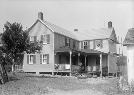 Indian Head, Md. Navy Proving Ground - Residence of George Swann..., 1916. Creator: Harris & Ewing.