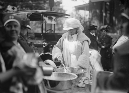 Mclean, Mrs. Edward Beale, Red Cross, Luncheon, 1917.