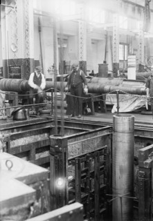 Navy Yard, U.S., Washington - 14 Inch Gun; Various Operations in Shrinking Jacket On It, 1917.