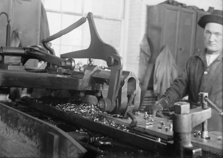 Navy Yard, U.S., Washington - Discs And Work On Them, 1917.