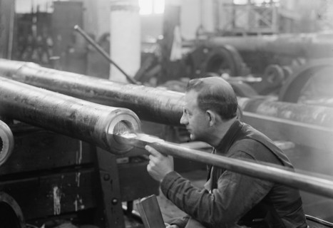 Navy Yard, U.S., Washington - Turning, Examining And Boring A 5 Inch, 50 Cal. Gun, 1917.