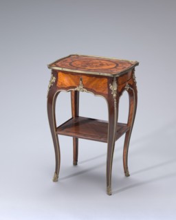 Work and Writing Table (table en chiffonnière), c. 1750/1760.