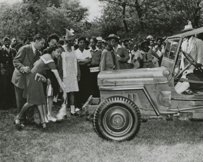 Chicago school children buy $263,148.83 in war bonds, (1942 - 1943?). Creator: Office of War Information.