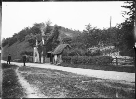 Shooter's Hill Cottage, Shooter's Hill, Pangbourne, West Berkshire, 1885. Creator: Unknown.