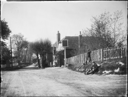 Russell Arms, Chalkshire Road, Butler's Cross, Ellesborough, Wycombe, Buckinghamshire, 1910. Creator: Katherine Jean Macfee.