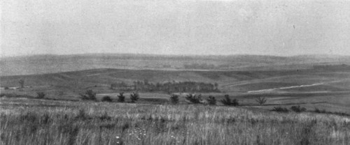 'Panoramas du champ de bataille, a l'ouest de la Meuse; a l'horizon, au centre..., 1916. Creator: Unknown.
