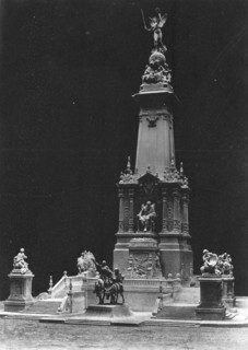 'Un monument a la gloire de l'auteur de "Don Quichotte"; Projet du sculpteur Coullaut..., c1916. Creator: Vidal.