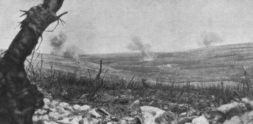 'Autour de Douaumont; la vallee de Vaux et les eclatements de nos 155 sur les pentes..., 1916. Creator: Unknown.