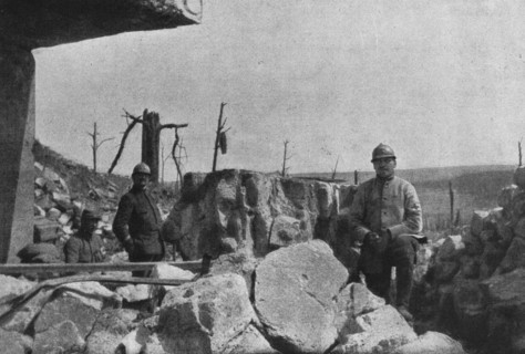 'Autour de Douaumont; au milieu des blocs de beton redoute eventree, un major et ses..., 1916. Creator: Unknown.