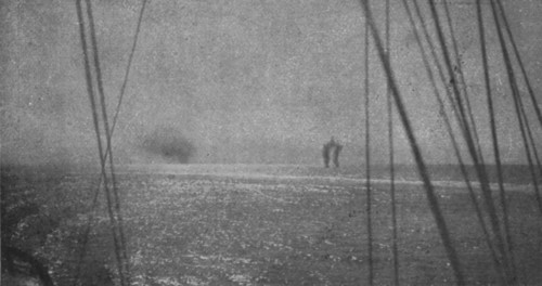 'Le "Goeben" contre le torpilleur "Schastlivyi" (21 sept. 1915); Deux projectiles du...', 1915. Creator: Unknown.