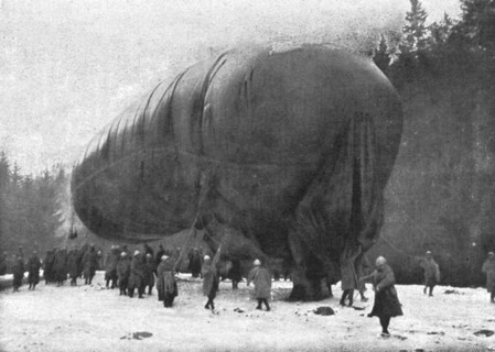 'La "Saucisse"; Avant l'ascension : "-- Sous son ventre ride de gros saurien, pend son…."', 1916. Creator: Unknown.