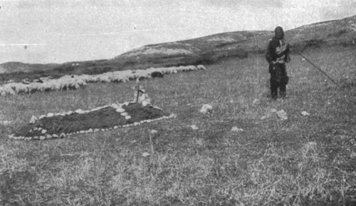 'La guerre aerienne en Macedoine Grecque : un avion ennemi "Descendu" dans le lac amatovo..., 1916. Creator: Unknown.