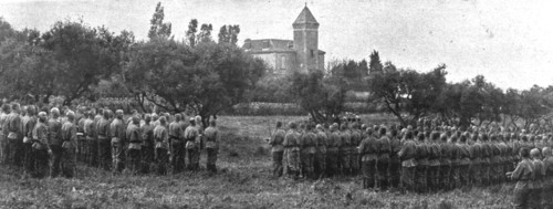 'Les Russes en France; un service religieux, au camp Mirabeau, le lendemain du debarquement', 1916. Creator: Unknown.
