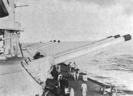 'Le nouveau superdreadnought "Imperatrice-Marie"; La presentation au combat : les canons..., c1915. Creator: Unknown.