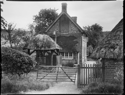 Wycombe, Buckinghamshire, 1918. Creator: Katherine Jean Macfee.