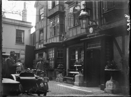 Golden Cross Hotel, Cornmarket Street, Oxford, Oxfordshire, 1928. Creator: Katherine Jean Macfee.